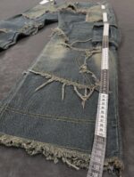 Star-Patch Distressed Jeans — 264 - view 6