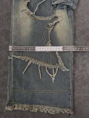 Star-Patch Distressed Jeans — 264 - view 2